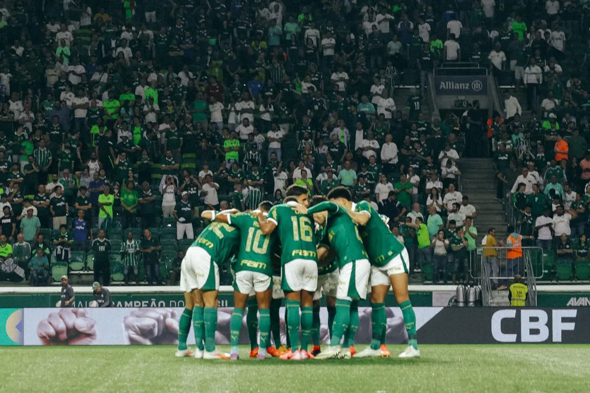 Time entrando em campo
